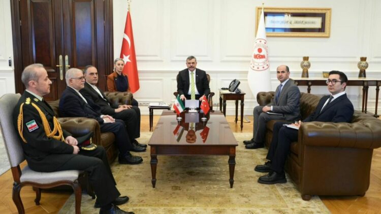 İçişleri Bakanı Çiftçi, İran'ın Ankara Büyükelçisi Zadeh'i kabul etti