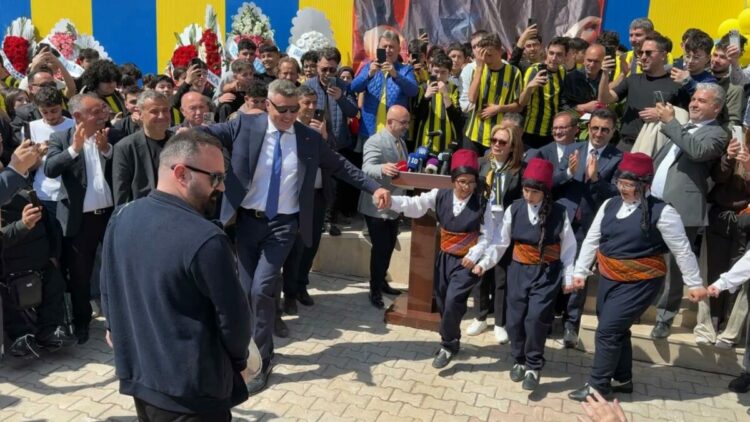 Saran: Bu salondan yükselen ses sadece top sesi değil, emeğin ve umudun sesi olsun