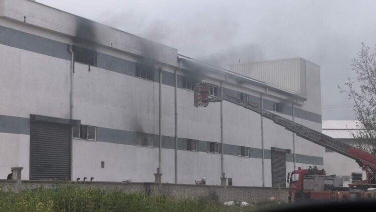 Bursa'da mobilya fabrikası yangını