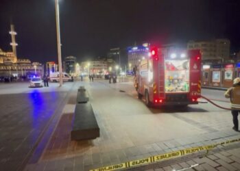 Taksim Metro İstasyonu'nda asansörün elektrik panosunda çıkan yangın söndürüldü / Geniş haber