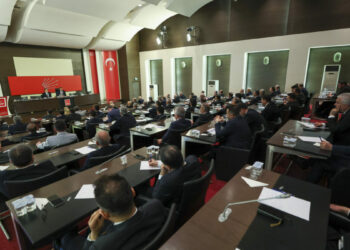Özgür Özel, il başkanları ile bir araya geldi