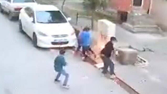 Açıkta bırakılan elektrik panosuna temas eden çocuk elinden yaralandı