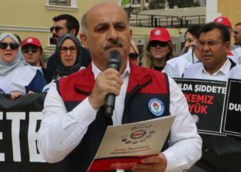 Adana’da öğretmenler, eğitimde şiddete 'dur' demek için iş bıraktı