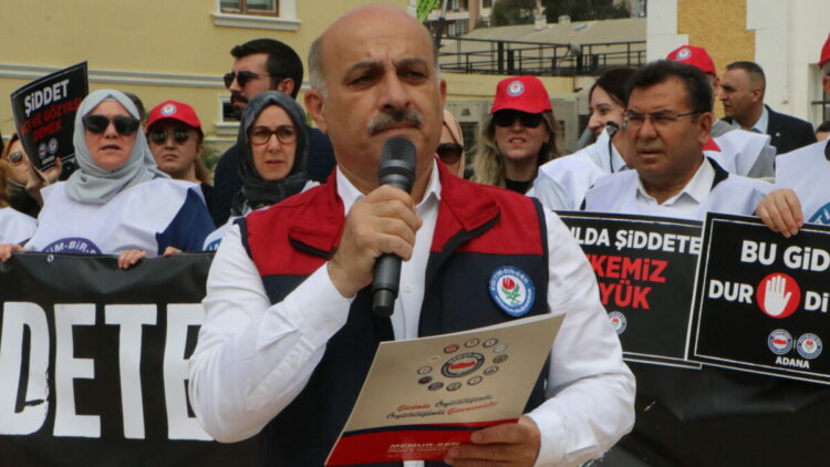 Adana’da öğretmenler, eğitimde şiddete 'dur' demek için iş bıraktı