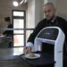 Edirne’de üniversitenin sosyal tesislerinde robot garson dönemi