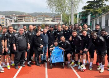 DMD hastası Eray, antrenmanda Kocaelisporlu futbolcularla buluştu