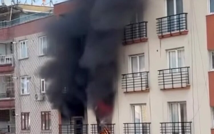 Diyarbakır'da 7 katlı apartmanda yangın; 5 kişi dumandan etkilendi