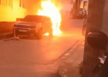 Beyoğlu’nda 2 gün önce park edilen araç alev alev yandı: Kimseyle husumetim yok