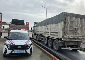 Taşıma sınırını aşan 2 kamyon işletenine toplam 120 bin lira ceza