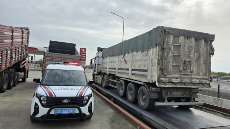 Taşıma sınırını aşan 2 kamyon işletenine toplam 120 bin lira ceza