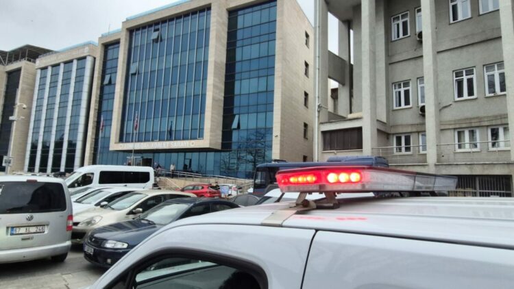 Okuluna saldırı yapacağına yönelik mesaj atan lise öğrencisi adliyede