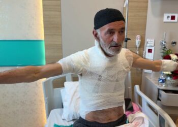 Güneş enerji sistemindeki arızayı tamir ederken üzerine dökülen sıcak su vücudunu yaktı