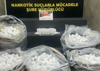 İzmir’de 156 bin 600 sentetik hap ele geçirildi; 1 tutuklama