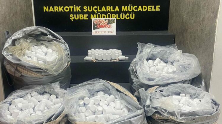 İzmir’de 156 bin 600 sentetik hap ele geçirildi; 1 tutuklama