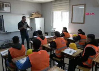 Erzincan'da öğrencilere simülasyon destekli raylı sistemler eğitimi