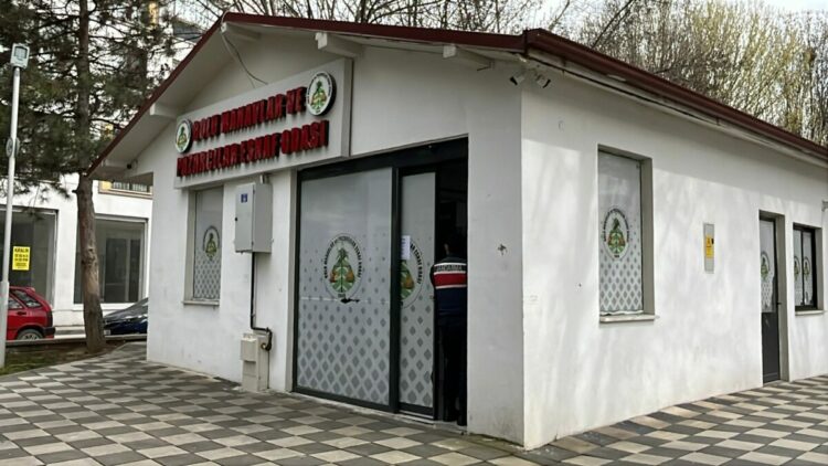 Bolu Belediyesi’ne yönelik soruşturma kapsamında jandarma 2 ayrı adreste arama yaptı