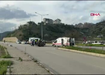 Çorum'da ambulans traktörle çarpıştı: 1 yaralı