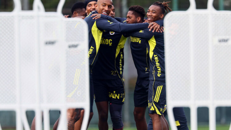 Fenerbahçe, Çaykur Rizespor maçı hazırlıklarını tamamlayarak kampa girdi