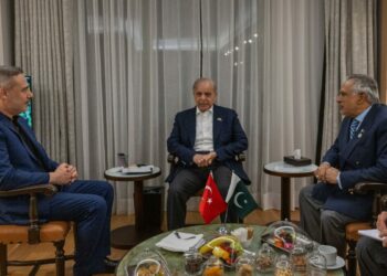 Bakan Fidan, Pakistan Başbakanı Şerif ile bir araya geldi