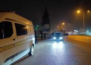 Tartıştığı kişiyi aracıyla takip edip, önüne keserek tabancayla vurdu