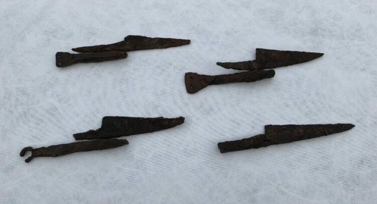 Hadrianopolis Antik Kenti'nde 5’inci yüzyıla ait bıçaklar ve kösüre taşı ortaya çıkarıldı