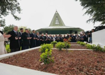 8'inci Cumhurbaşkanı Turgut Özal mezarı başında anıldı