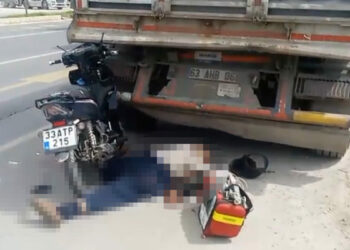 Park halindeki kamyona çarpan motosikletin 80 yaşındaki sürücüsü öldü