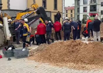 Manisa'da kanalizasyon çalışmasında göçük; 1 işçi toprak altında kaldı
