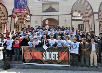 Kahramanmaraş’ta hayatını kaybeden öğretmen ve öğrenciler için gıyabi cenaze namazı kılındı