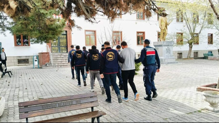 Çobanları hamama götürüp, 5 milyon lira değerindeki büyükbaşları çaldılar