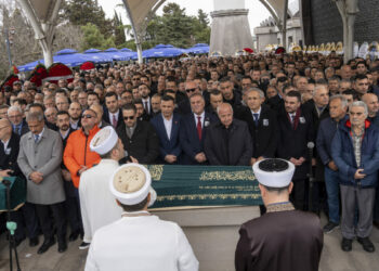 Üsküdar Belediye Başkanı Dedetaş’ın babası son yolculuğuna uğurlandı