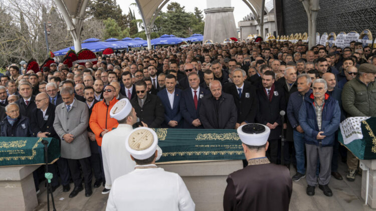 Üsküdar Belediye Başkanı Dedetaş’ın babası son yolculuğuna uğurlandı