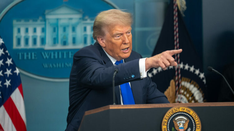 Trump: İran ile anlaşma tamamlanana kadar abluka sürecek