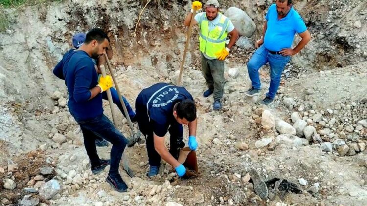 Devremde yıkılan evin temelinde ceset bulunmuştu: Cinayet davasında 2 sanığa müebbet, 1 sanığa da 4 yıl hapis