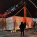 Arnavutköy’de TIR devrildi, yol trafiğe kapandı