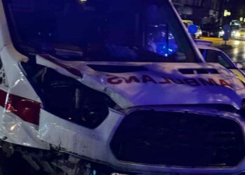 Ankara’da ambulans ile hafif ticari araç kafa kafaya çarpıştı; 4 yaralı