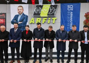 Arnavutköy'de üç tesis açıldı; Vadipark Spor ve Yaşam Merkezi'nin de temeli atıldı