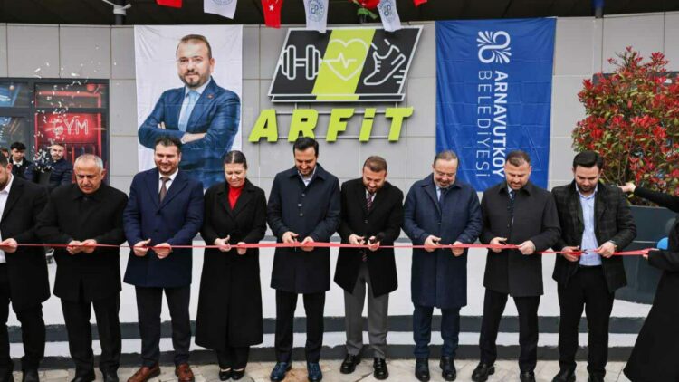 Arnavutköy'de üç tesis açıldı; Vadipark Spor ve Yaşam Merkezi'nin de temeli atıldı