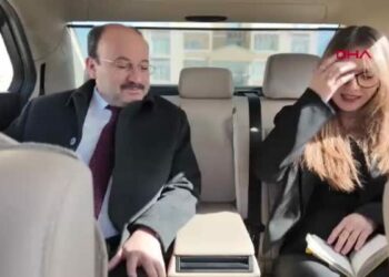 4'üncü sınıf öğrencisi Gizem, rektörün 11 saatini gözlemledi