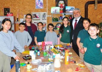 Köy okulunda geri dönüşümle sanat ve müzik eğitim