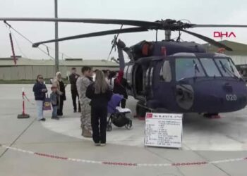 Türk Yıldızları ve SOLOTÜRK’ten öğrenciler için 23 Nisan özel gösterisi