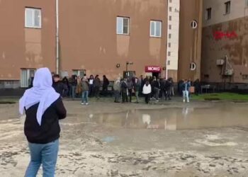 Okulun bahçesine yıldırım düştü; 2 çocuk öldü