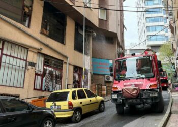 Şişli'de baca yangını paniğe neden oldu