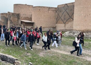 UNESCO mirası Ani Ören Yeri'nde 8 kilometre yürüdüler