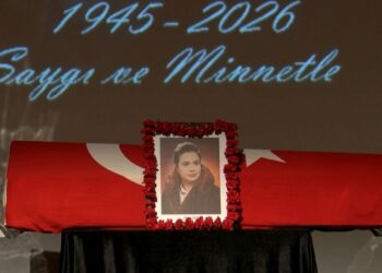 Sanatçı Feyha Çelenk için Ahmet Vefik Paşa Devlet Tiyatrosu’nda tören düzenlendi