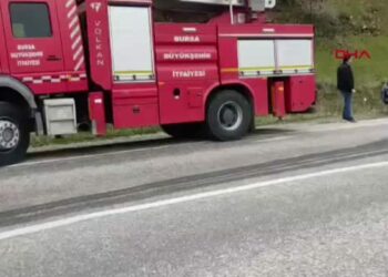 Freni boşalan TIR yamaca çarpıp, devrildi; sürücü yaralandı