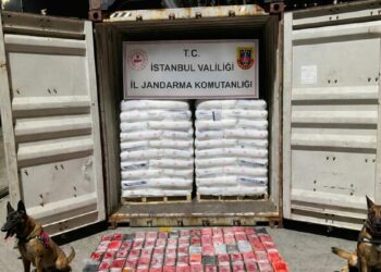 Panama bandıralı gemide 106 kilo kokain ele geçirildi