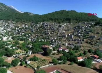 Muğla'nın 'hayalet köyü' dronla görüntülendi