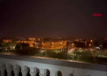 Mardin’de şimşekler geceyi aydınlattı