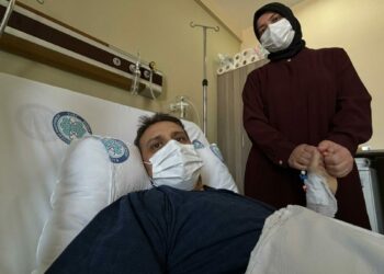 Siroz hastası eşini yaşatmak için 21 kilo verip, donör oldu